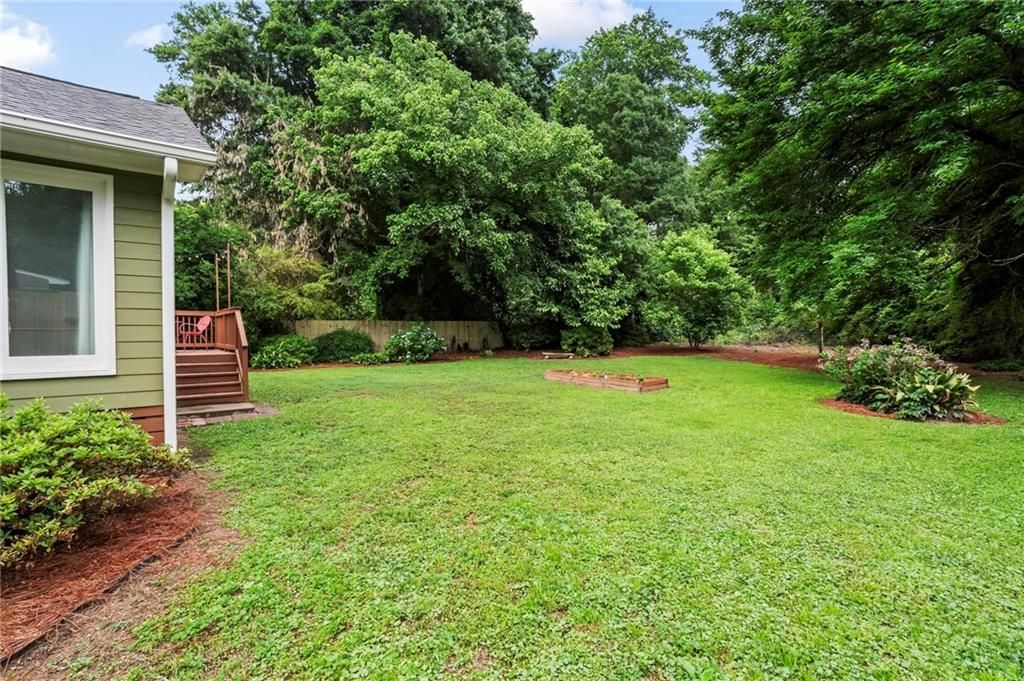 Image 33 of property listing at 2477 Hunting Valley Drive, Decatur, GA 30033