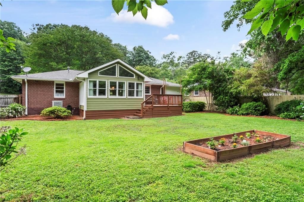 Image 34 of property listing at 2477 Hunting Valley Drive, Decatur, GA 30033