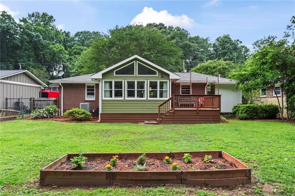 Image 35 of property listing at 2477 Hunting Valley Drive, Decatur, GA 30033