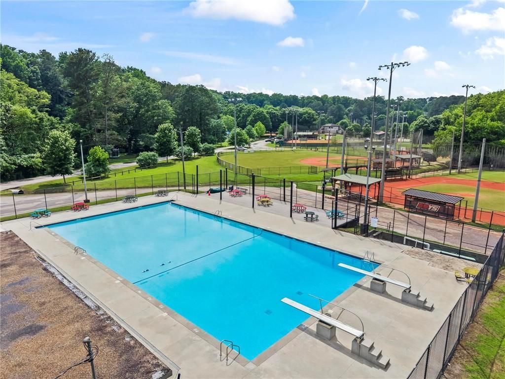 Image 39 of property listing at 2477 Hunting Valley Drive, Decatur, GA 30033