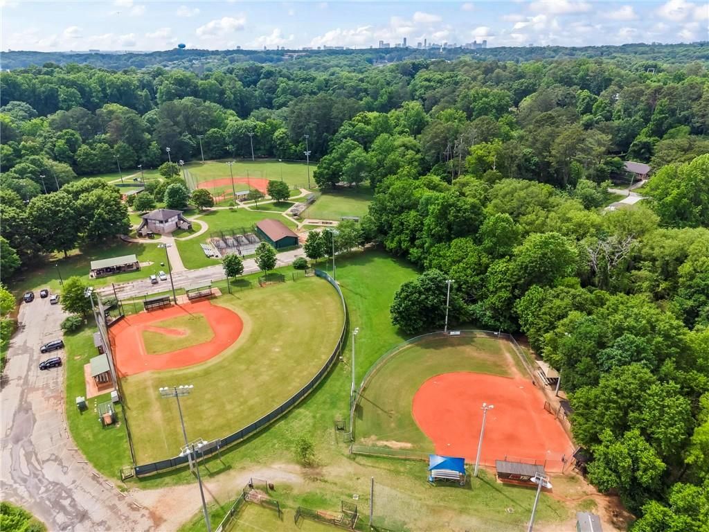 Image 41 of property listing at 2477 Hunting Valley Drive, Decatur, GA 30033