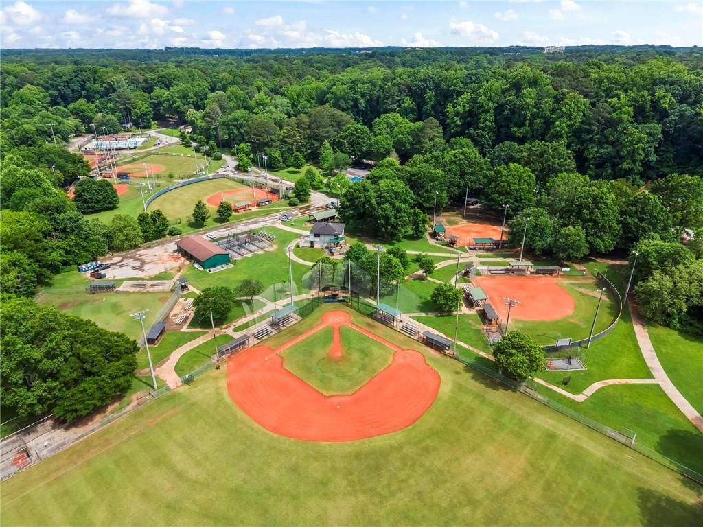 Image 42 of property listing at 2477 Hunting Valley Drive, Decatur, GA 30033