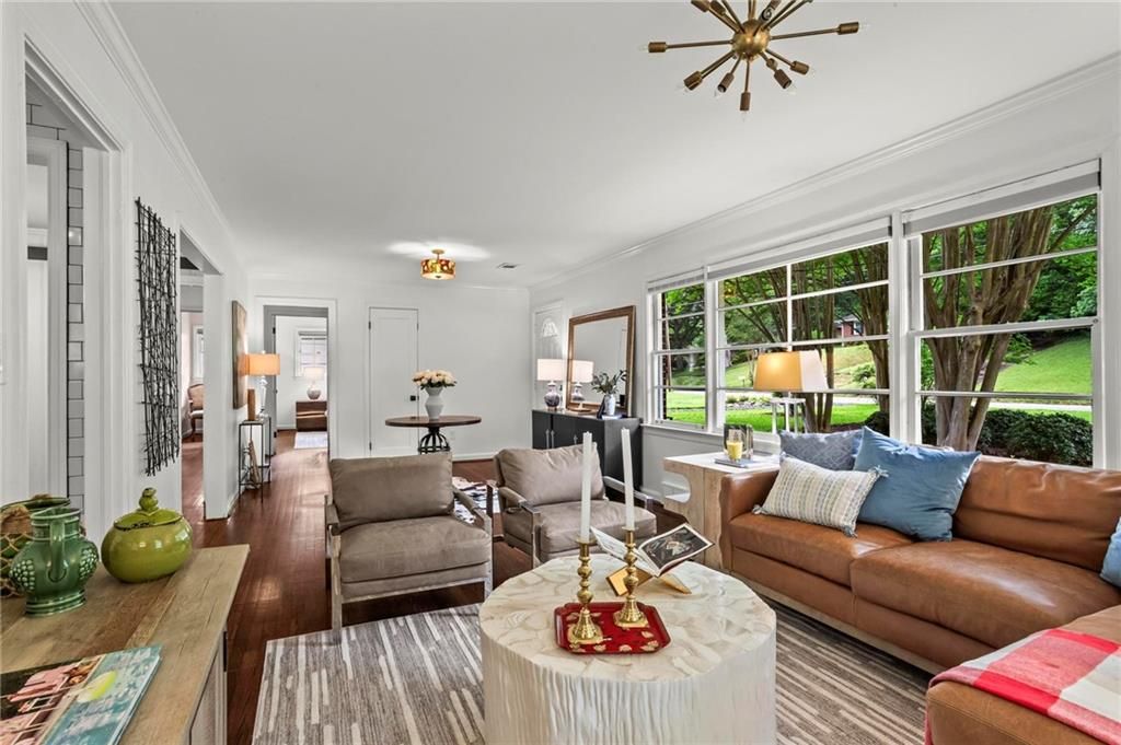 Image 8 of property listing at 2477 Hunting Valley Drive, Decatur, GA 30033