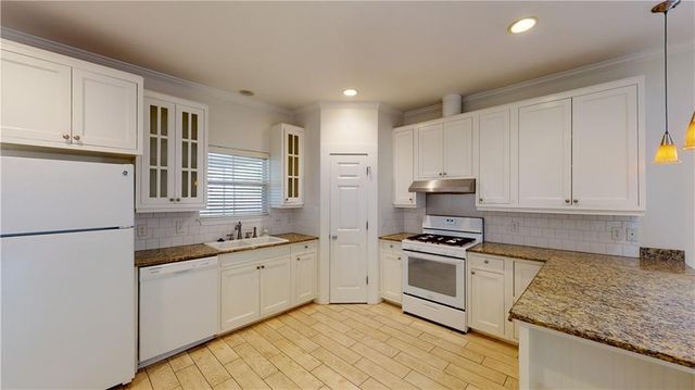 6052 Magnolia E Place, Mobile, AL 36608