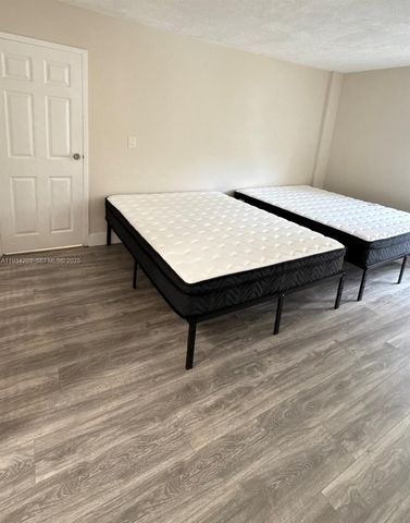 2935 NE 163rd St 3P, North Miami Beach, FL 33160