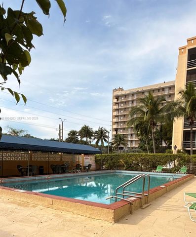 2935 NE 163rd St 3P, North Miami Beach, FL 33160