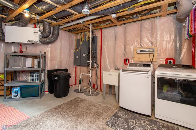 3827 15th Street S, Moorhead, MN 56560