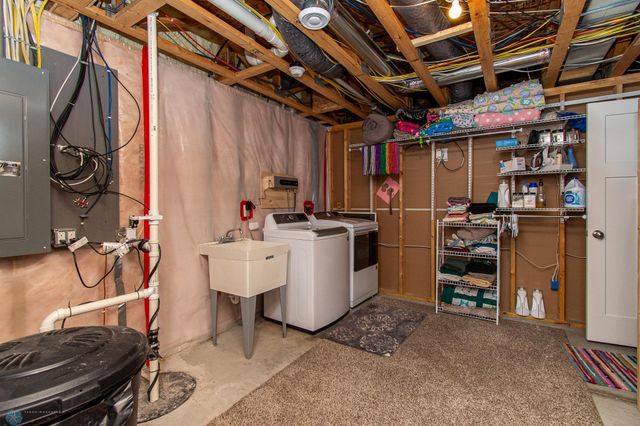3827 15th Street S, Moorhead, MN 56560