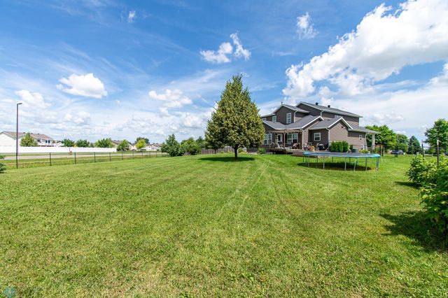 3827 15th Street S, Moorhead, MN 56560