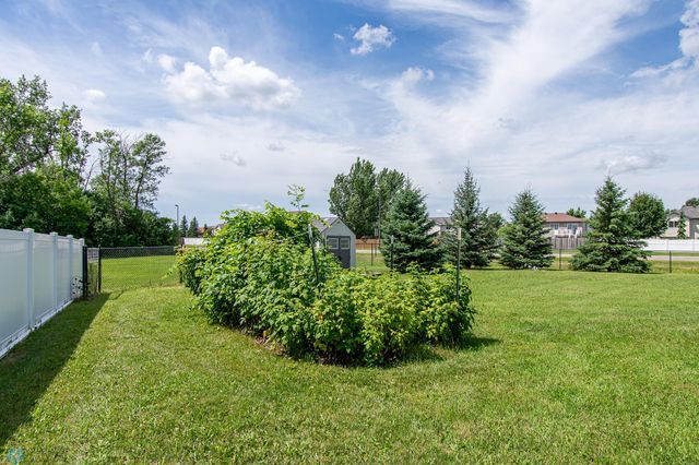 3827 15th Street S, Moorhead, MN 56560