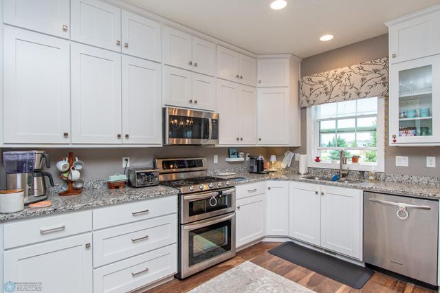 3827 15th Street S, Moorhead, MN 56560