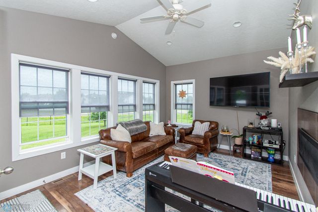 3827 15th Street S, Moorhead, MN 56560