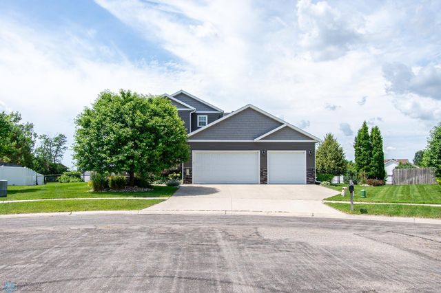 3827 15th Street S, Moorhead, MN 56560