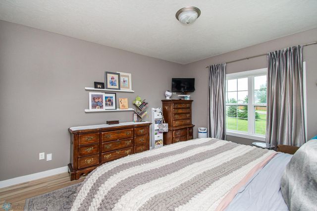 3827 15th Street S, Moorhead, MN 56560