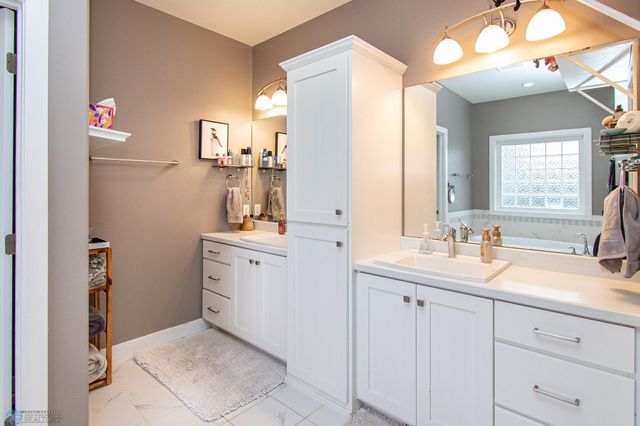 3827 15th Street S, Moorhead, MN 56560