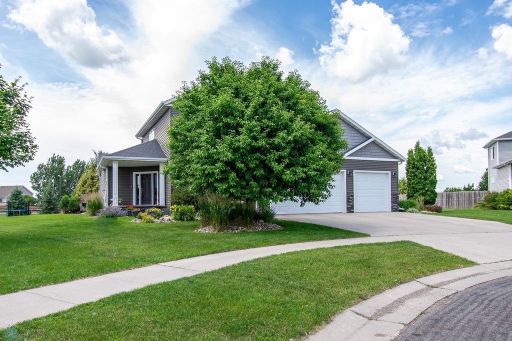 3827 15th Street S, Moorhead, MN 56560