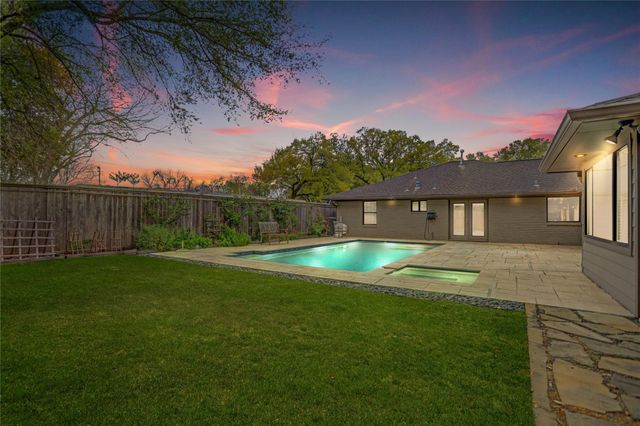5438 Briarbend Drive, Houston, TX 77096