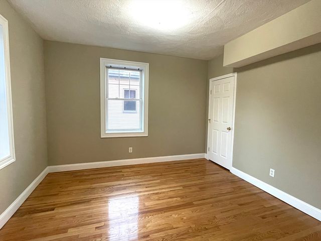 25 Roslyn 4, Salem, MA 01970