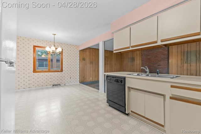 39192 Howell Street, Livonia, MI 48154