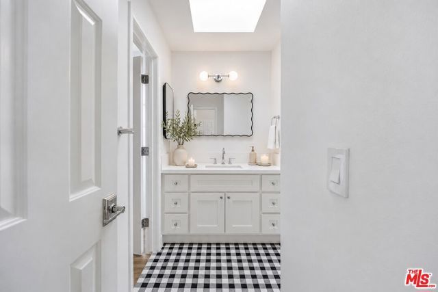 100 S Catalina Avenue A, Redondo Beach, CA 90277