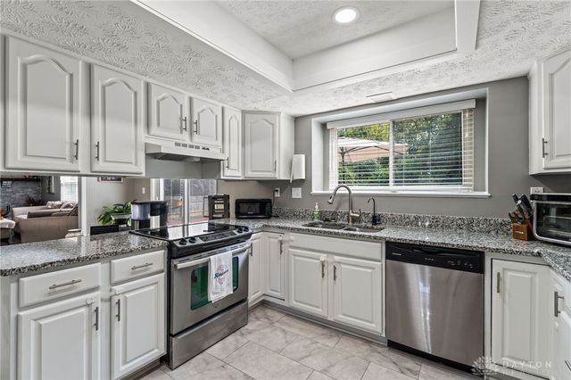 9038 Woodstream Lane, Dayton, OH 45458