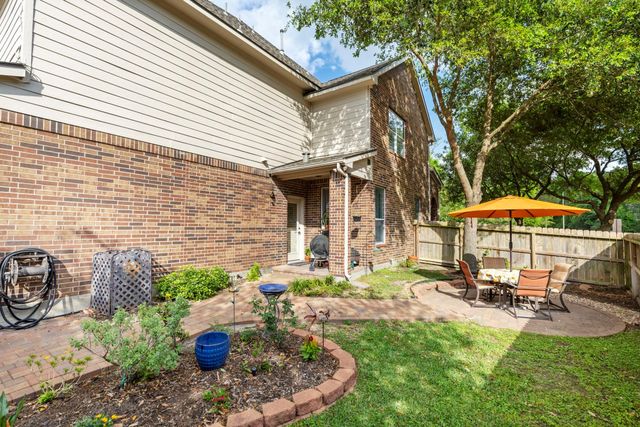 3 Avenswood Place, The Woodlands, TX 77382