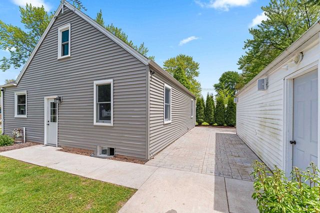 1405 W BREWSTER STREET, Appleton, WI 54914