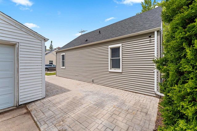 1405 W BREWSTER STREET, Appleton, WI 54914