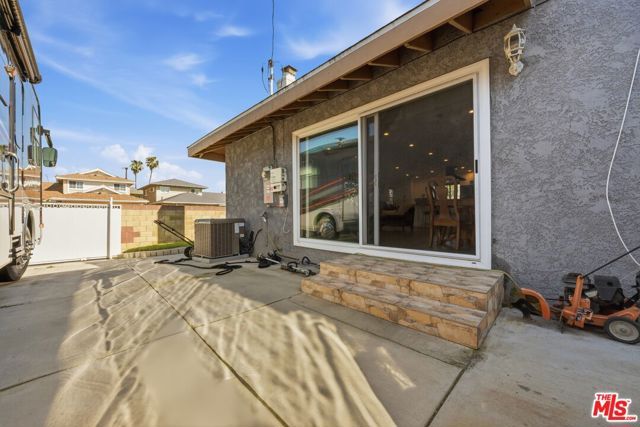 879 E Turmont Street, Carson, CA 90746