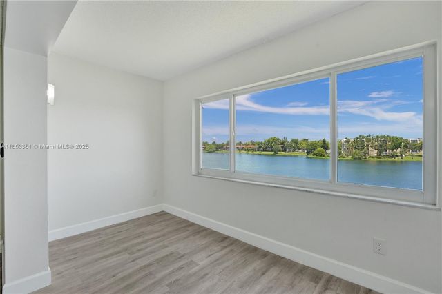 873 NE 195th St 309, North Miami Beach, FL 33179