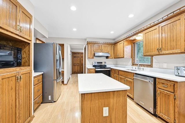 3665 Westwood DRIVE, Brookfield, WI 53005
