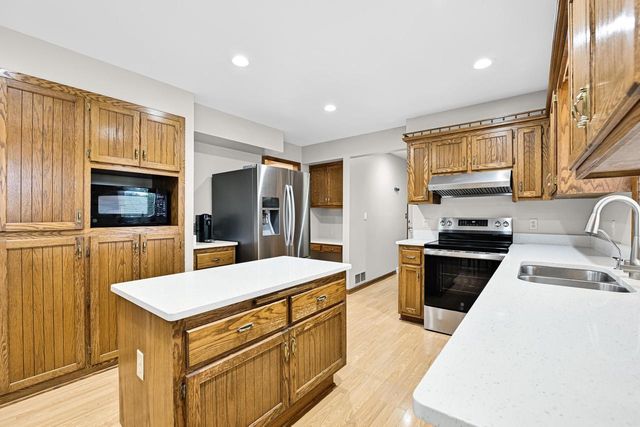 3665 Westwood DRIVE, Brookfield, WI 53005