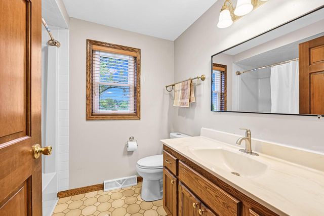 3665 Westwood DRIVE, Brookfield, WI 53005
