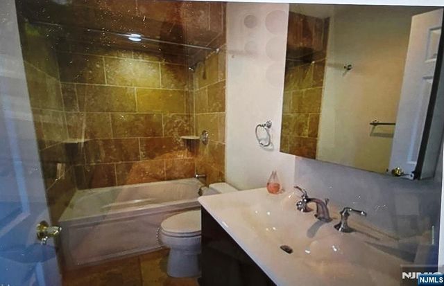 1454 River Road, Edgewater, NJ 07020