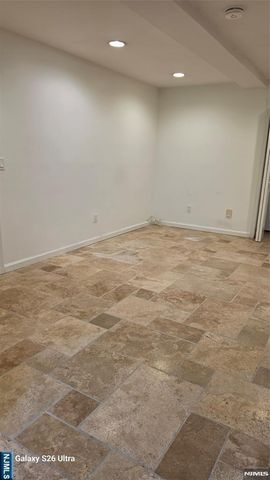 1454 River Road, Edgewater, NJ 07020