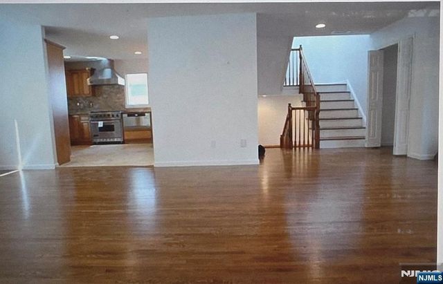 1454 River Road, Edgewater, NJ 07020