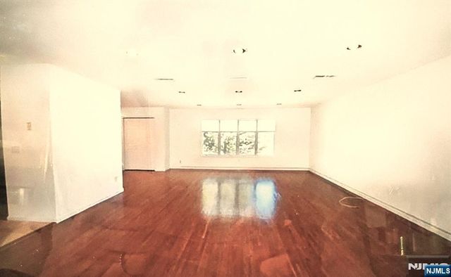 1454 River Road, Edgewater, NJ 07020