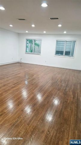 1454 River Road, Edgewater, NJ 07020