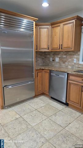 1454 River Road, Edgewater, NJ 07020