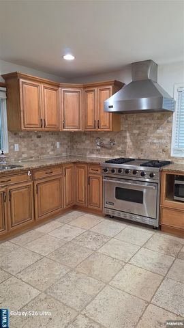 1454 River Road, Edgewater, NJ 07020