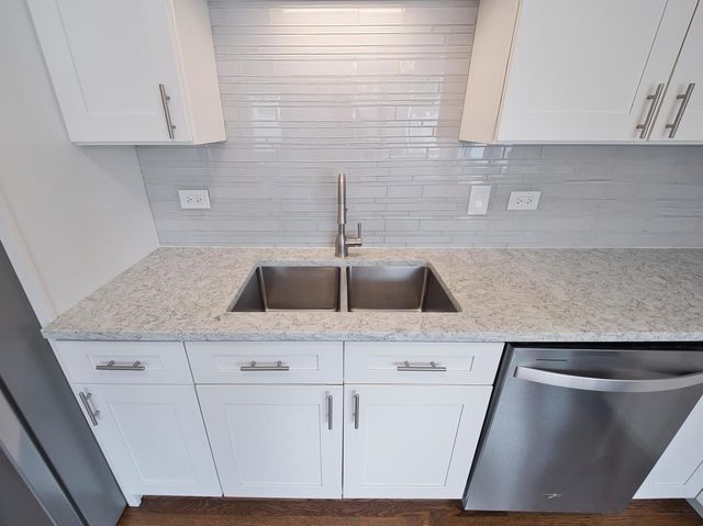 10107 Lawrence Court, Oak Lawn, IL 60453