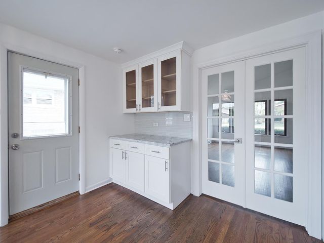 10107 Lawrence Court, Oak Lawn, IL 60453