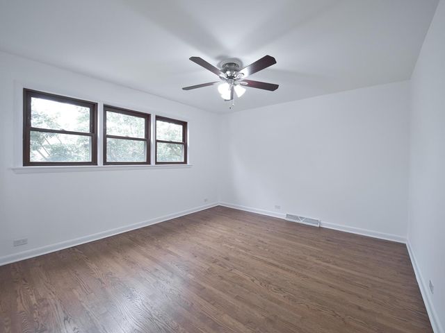 10107 Lawrence Court, Oak Lawn, IL 60453