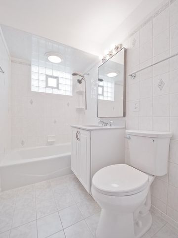 10107 Lawrence Court, Oak Lawn, IL 60453