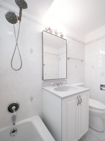10107 Lawrence Court, Oak Lawn, IL 60453