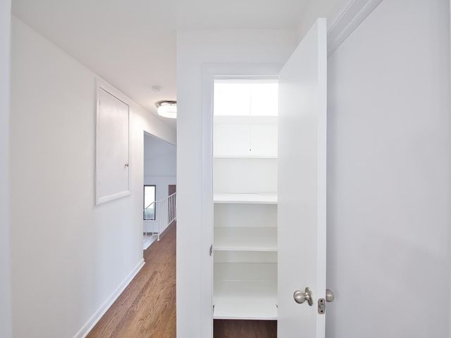 10107 Lawrence Court, Oak Lawn, IL 60453