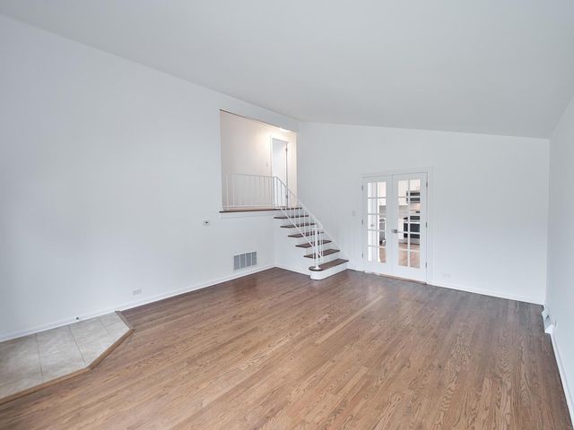 10107 Lawrence Court, Oak Lawn, IL 60453
