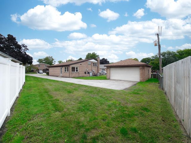 10107 Lawrence Court, Oak Lawn, IL 60453