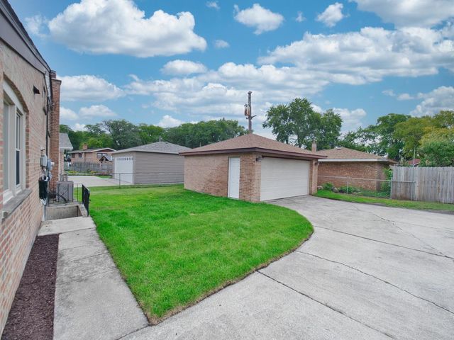 10107 Lawrence Court, Oak Lawn, IL 60453