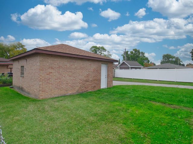 10107 Lawrence Court, Oak Lawn, IL 60453